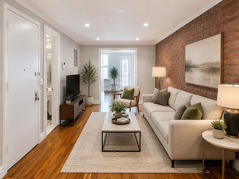 521 E 5th St #R3A — Photo 3