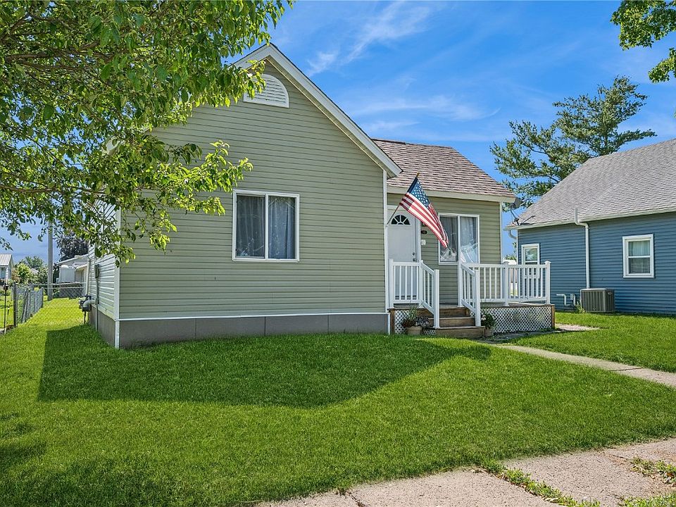105 8th St, Van Horne, IA 52346 Zillow