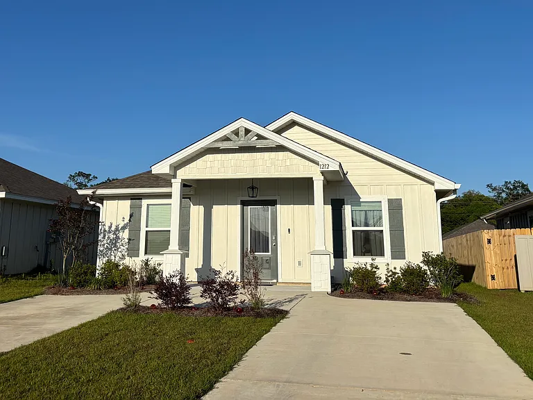 Sweet Laura St — Photo 1