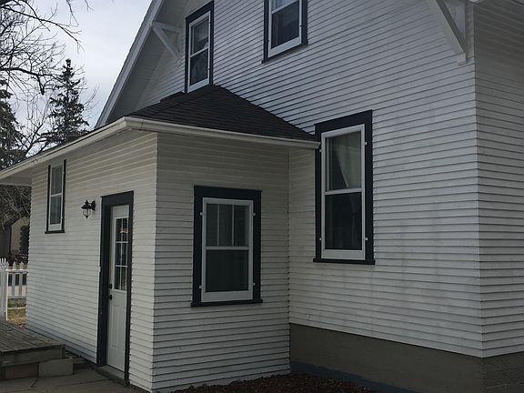 BACK OF HOUSE WITH MUDROOM