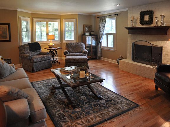 5th image of 2717 Pine Hill Dr