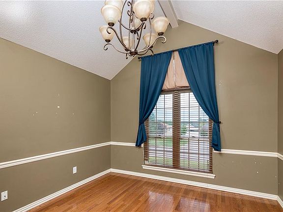 5th image of 1507 Saratoga Dr