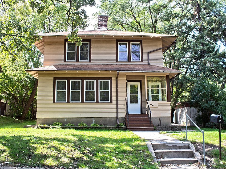 1st image of 907 10th Ave S