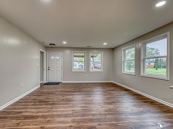 4th image of 3019 8th St
