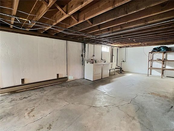 5th image of 235 Woodcrest Dr