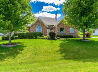 121 Savannah Dr, Poplar Grove, IL 61065