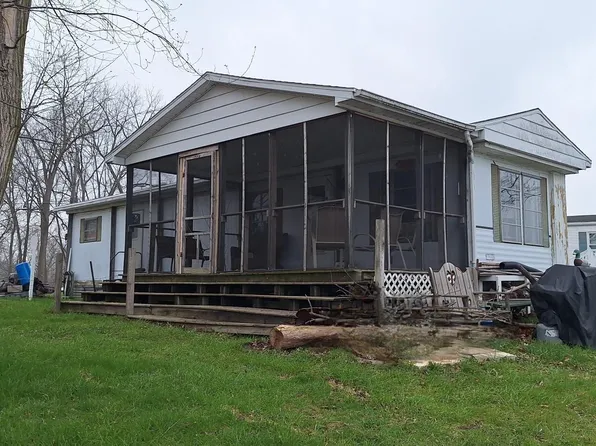 4112 S Lakeshore Dr, Mentone, IN 46539