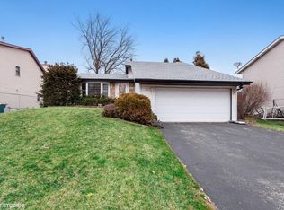 38 Abbeywood Dr, Romeoville, IL 60446