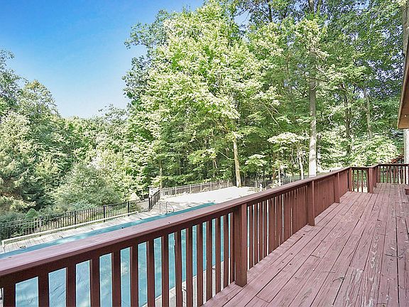 3rd image of 7376 Treeline Dr SE