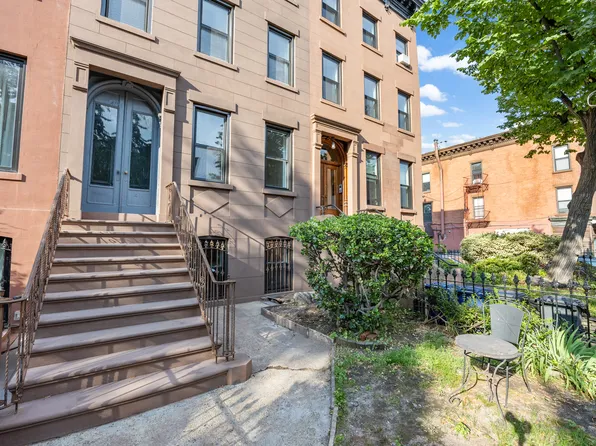 411 Union Street image 2 of 20