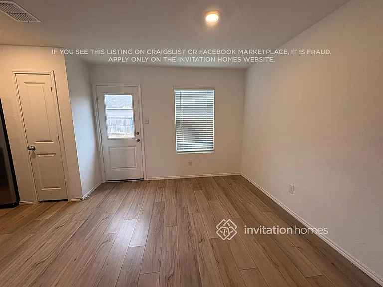 1339 Mosely Cir — Photo 6