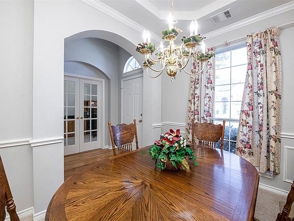 5th image of 304 Fort Edward Dr