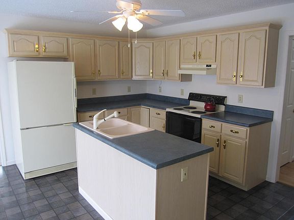 5th image of 241 Ledwell Dr