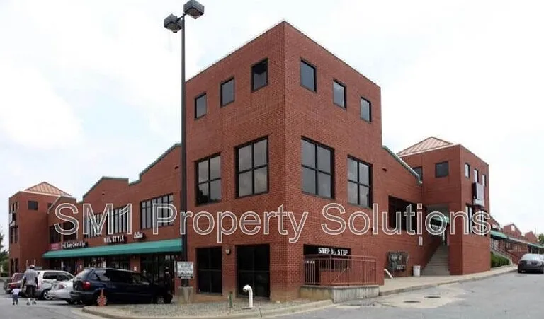 709 E Market St #203-B — Photo 1