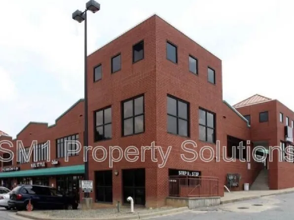 709 E Market St #203-B, Greensboro, NC 27401