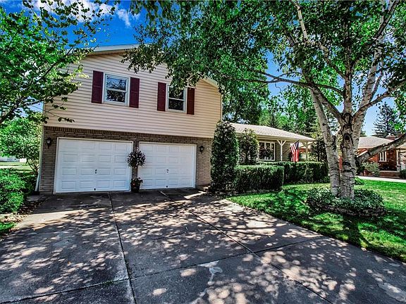 2nd image of 39 Fieldstone Dr