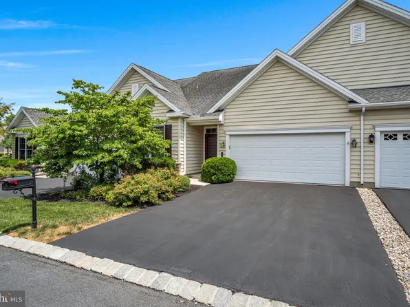 136 Congress Dr, Mechanicsburg, PA 17050