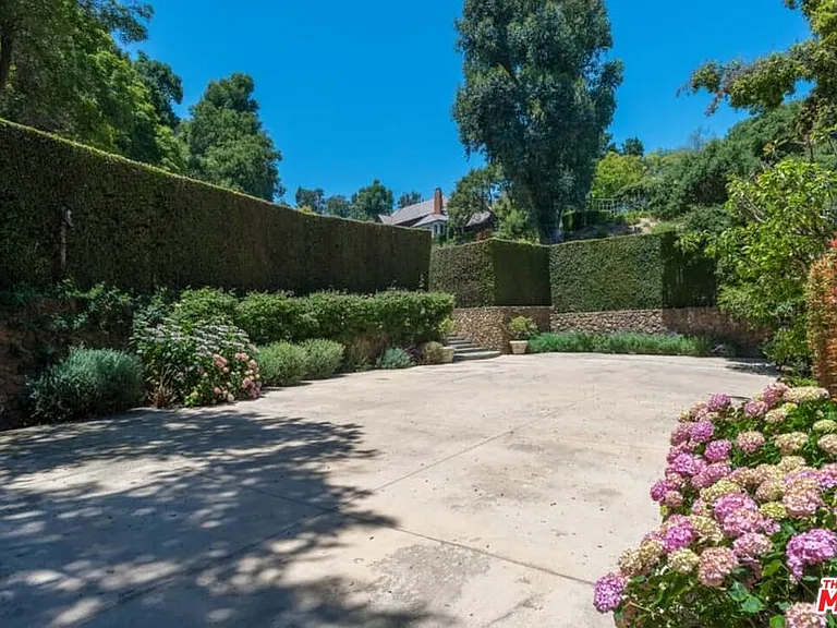 1957 Mandeville Canyon Rd — Photo 45