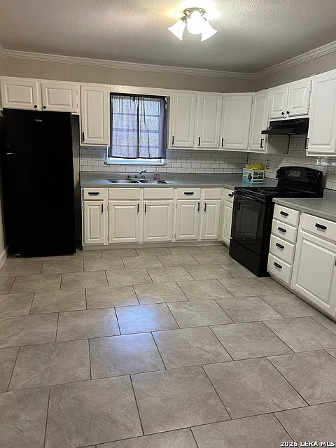 3 bed, 2.0 bath, 1290 sqft, $1,300 — Photo 2