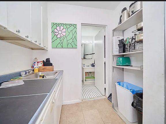 4th image of 335 W 43rd St #5D