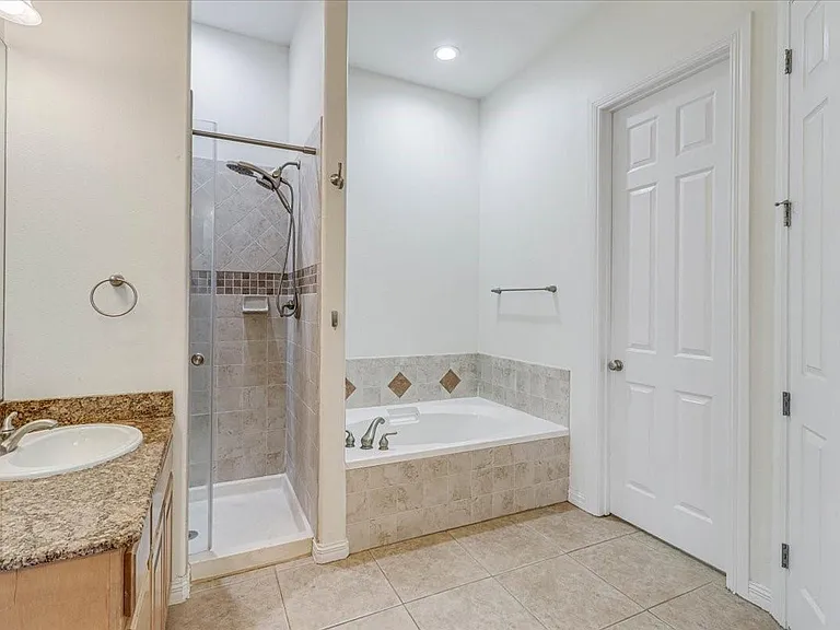 14910 Leeward Dr #304 — Photo 24