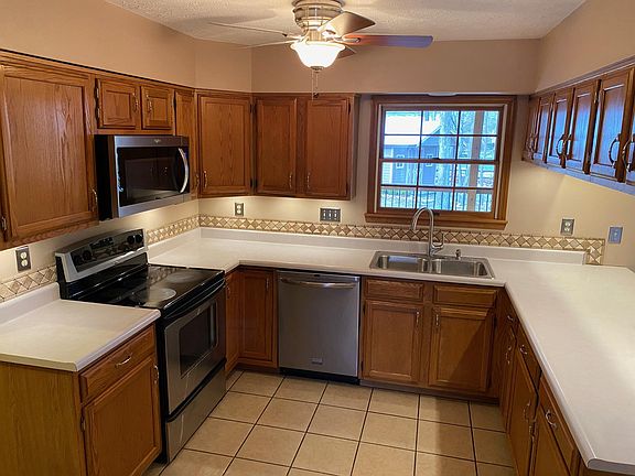 2nd image of 3132 Spalding Dr