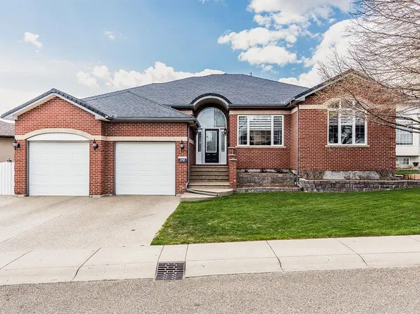 119 E Perry Cres NE, Medicine Hat, AB T1C 1Y2