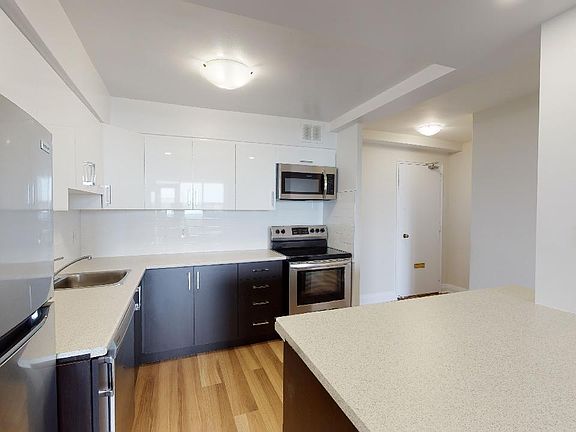 2nd image of 158 Ontario St #904