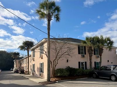 2057 Middle St APT 10, Sullivans Island, SC, 29482