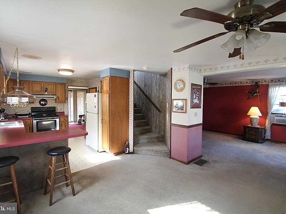 3rd image of 60 Pleasant St