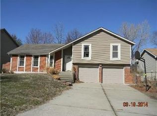 2112 NE 78th St, Gladstone, MO 64118