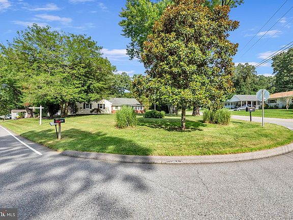 3rd image of 285 Poplar Rd