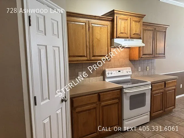 728 Ashwood Ln — Photo 18
