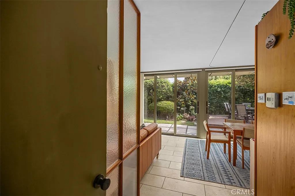 2 bed, 2.5 bath, 1528 sqft, $7,500 — Photo 3