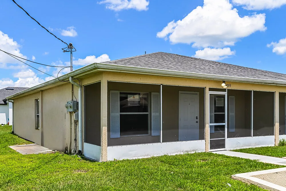3 bed, 2.0 bath, 1181 sqft, $2,310 — Photo 3