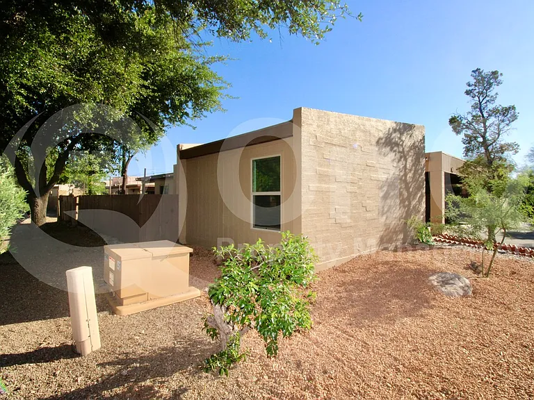 1931 N Camino Alicante — Photo 19