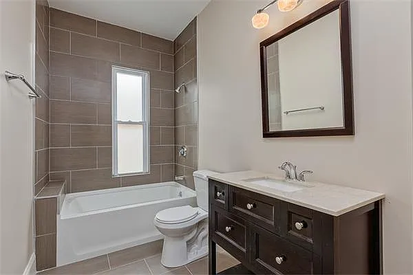 358 Meridian St #2 — Photo 4