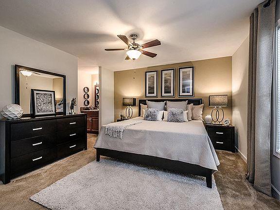 Master Bedroom with Queen Size Bed