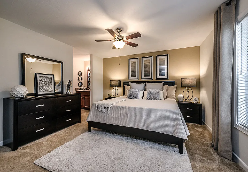Main Bedroom with Queen Size Bed