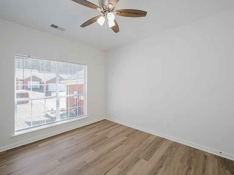 4570 Haley St — Photo 13