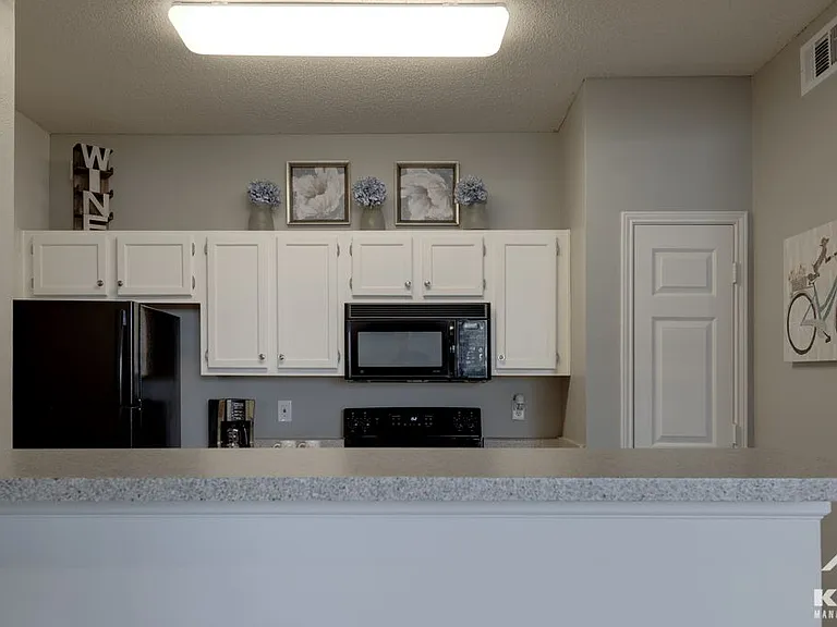 La Crosse Apartments — Photo 12