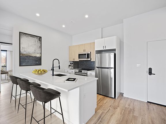 3rd image of 75 Baldwin St #421