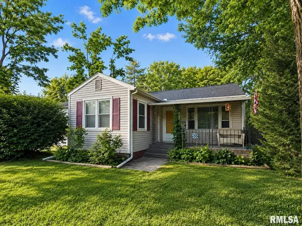 202 S Wood St, Athens, IL 62613