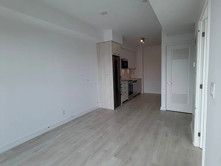 75 James St S #1323 — Photo 16