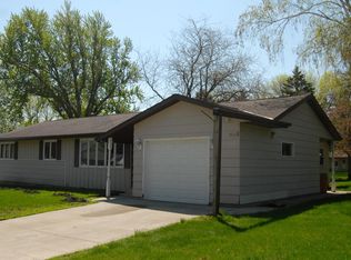 419 Dupont Ave, Renville, MN 56284