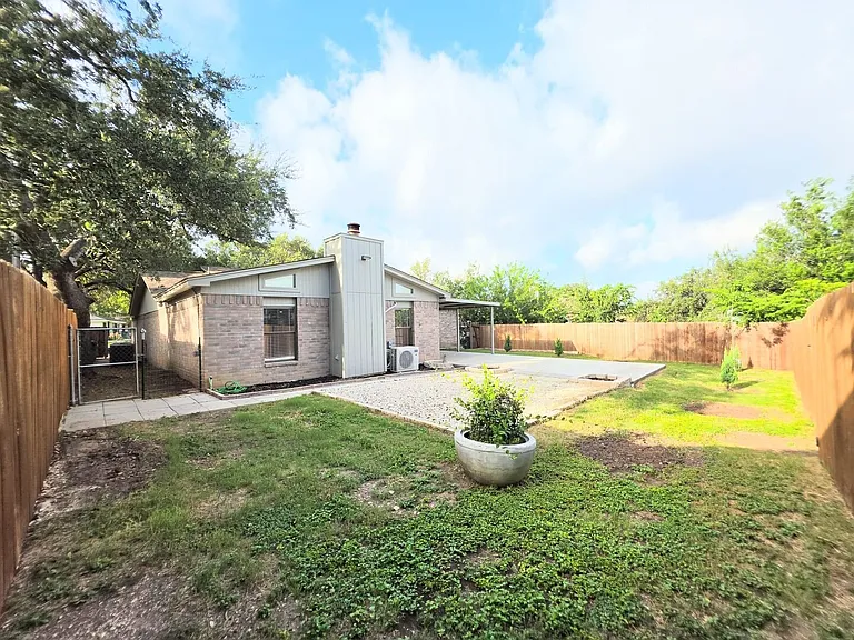 11643 Creston St — Photo 16