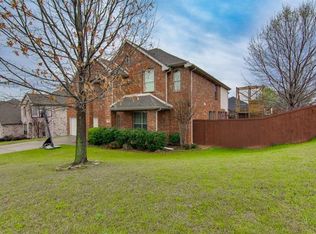 900 Rock Ridge Ct, Hurst, TX 76053