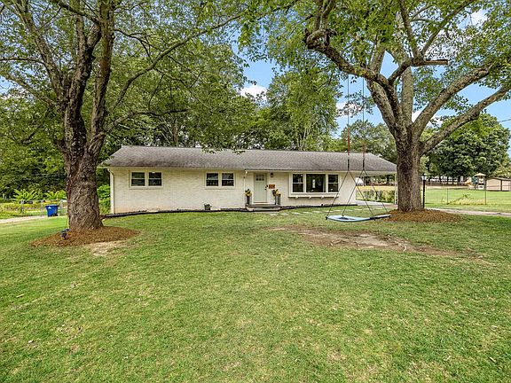 2nd image of 304 Earl Dr