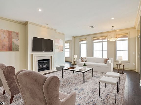 4th image of 305 Metzger Dr