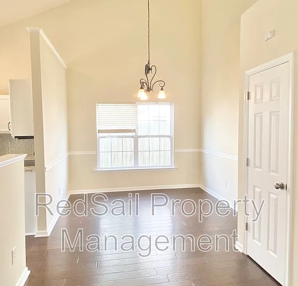 405 Holmes Blvd — Photo 5
